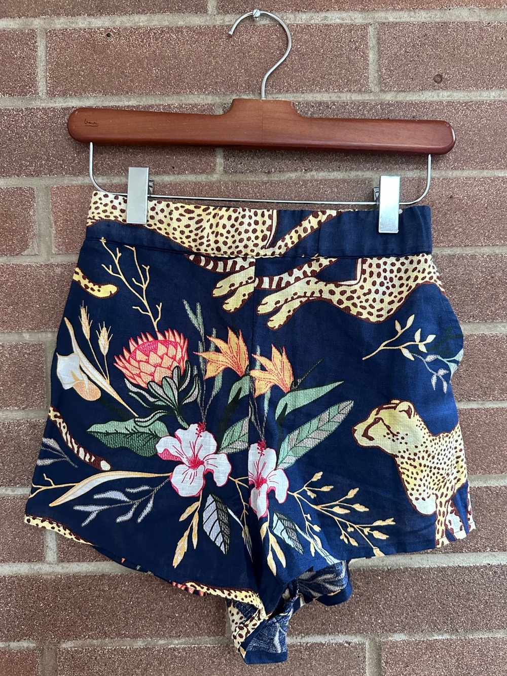 Las Sureñas pull on cheetah print shorts